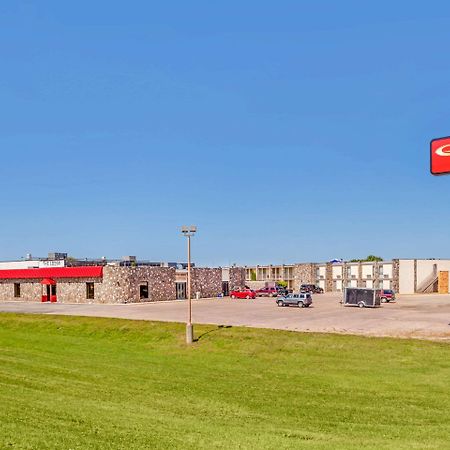 Econo Lodge Inn & Suites Брукингс Екстериор снимка