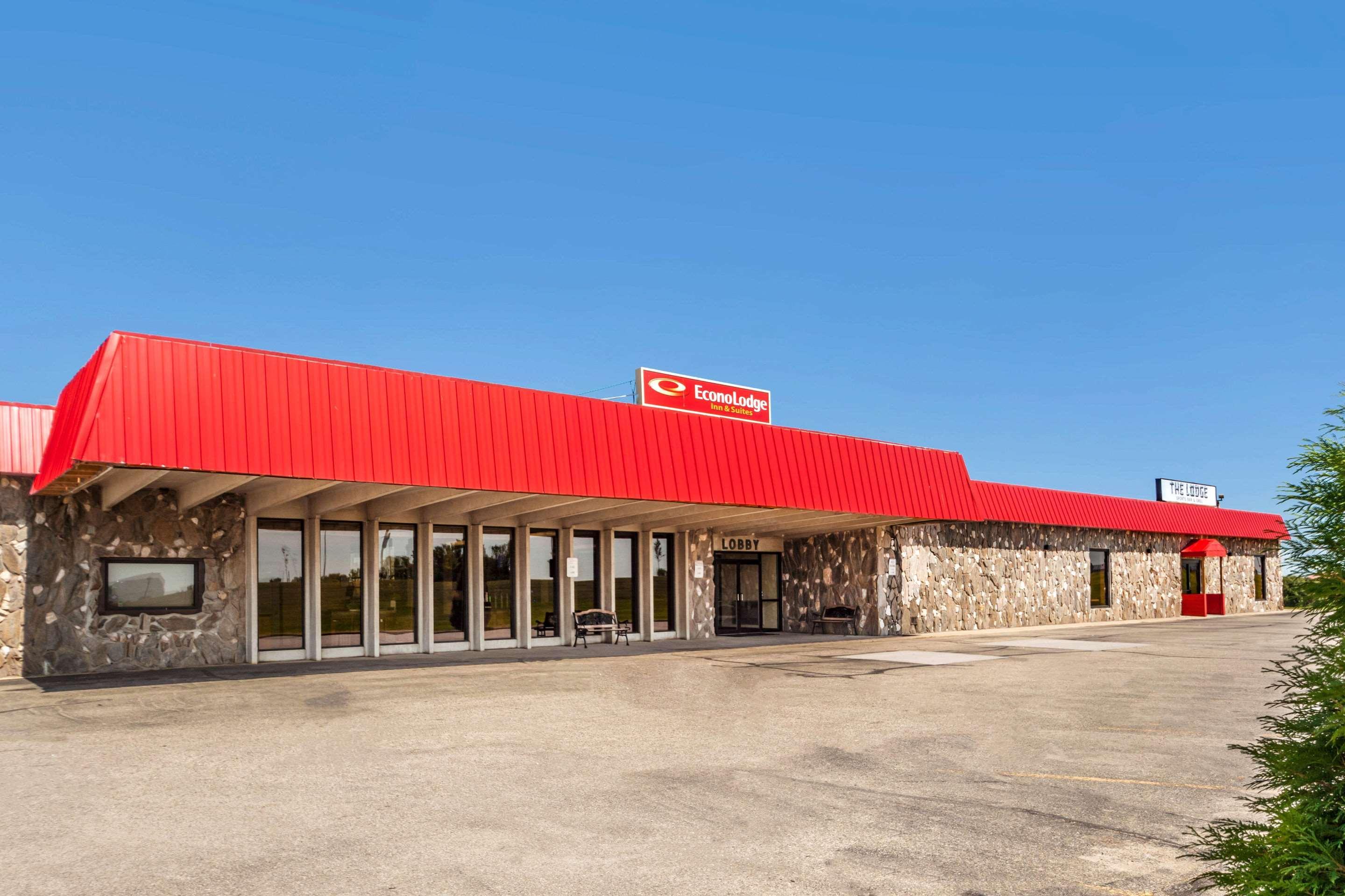 Econo Lodge Inn & Suites Брукингс Екстериор снимка