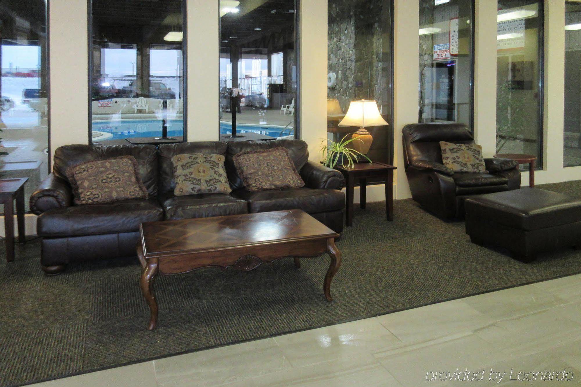 Econo Lodge Inn & Suites Брукингс Екстериор снимка