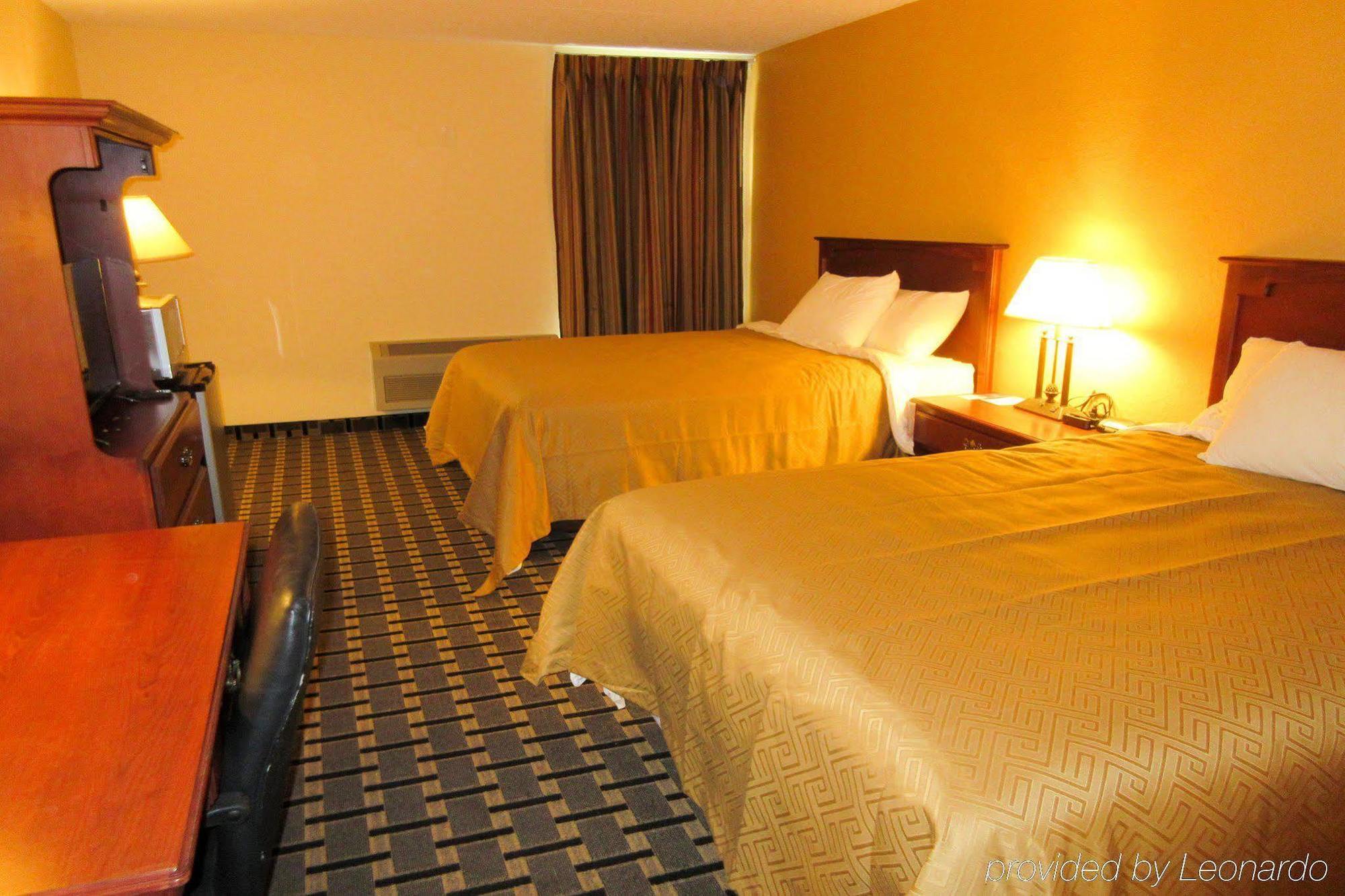 Econo Lodge Inn & Suites Брукингс Екстериор снимка