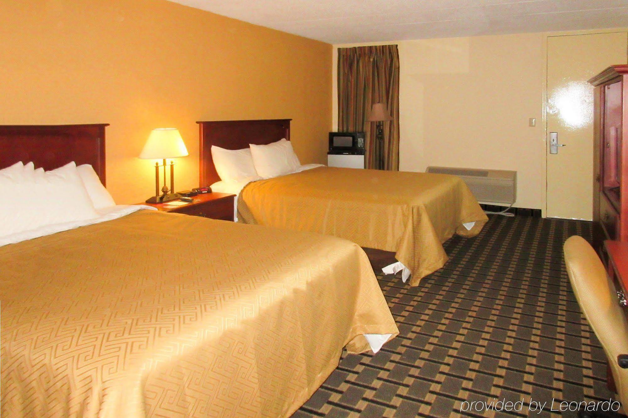 Econo Lodge Inn & Suites Брукингс Екстериор снимка