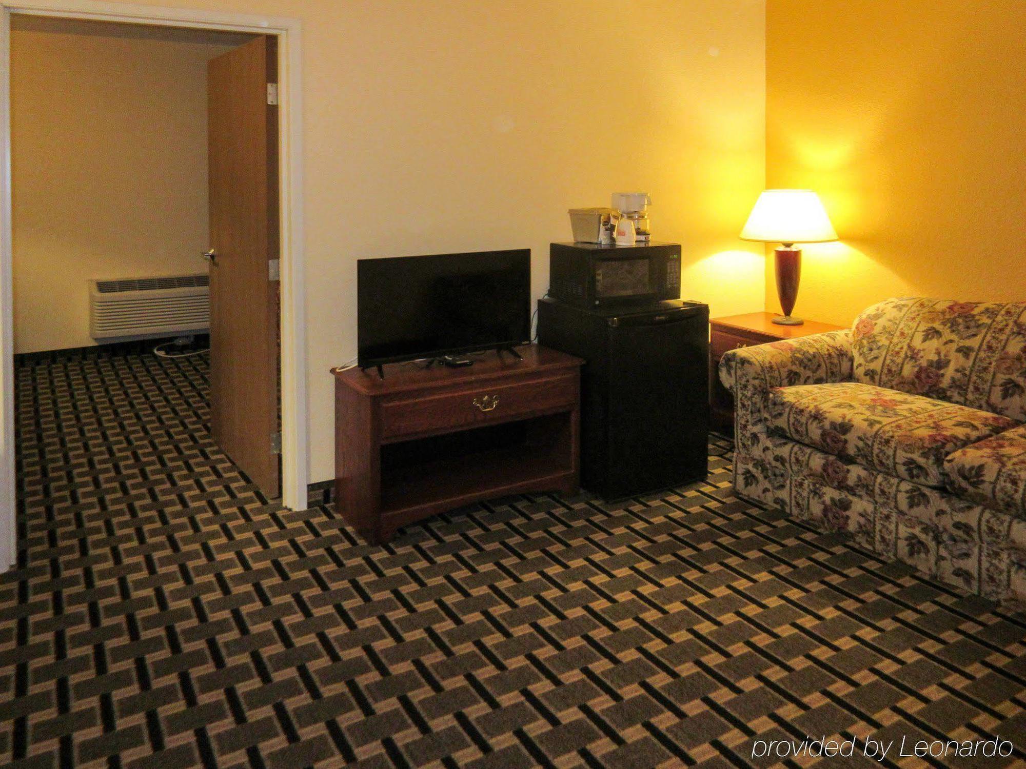Econo Lodge Inn & Suites Брукингс Екстериор снимка