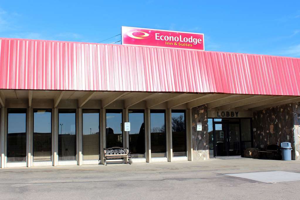 Econo Lodge Inn & Suites Брукингс Екстериор снимка